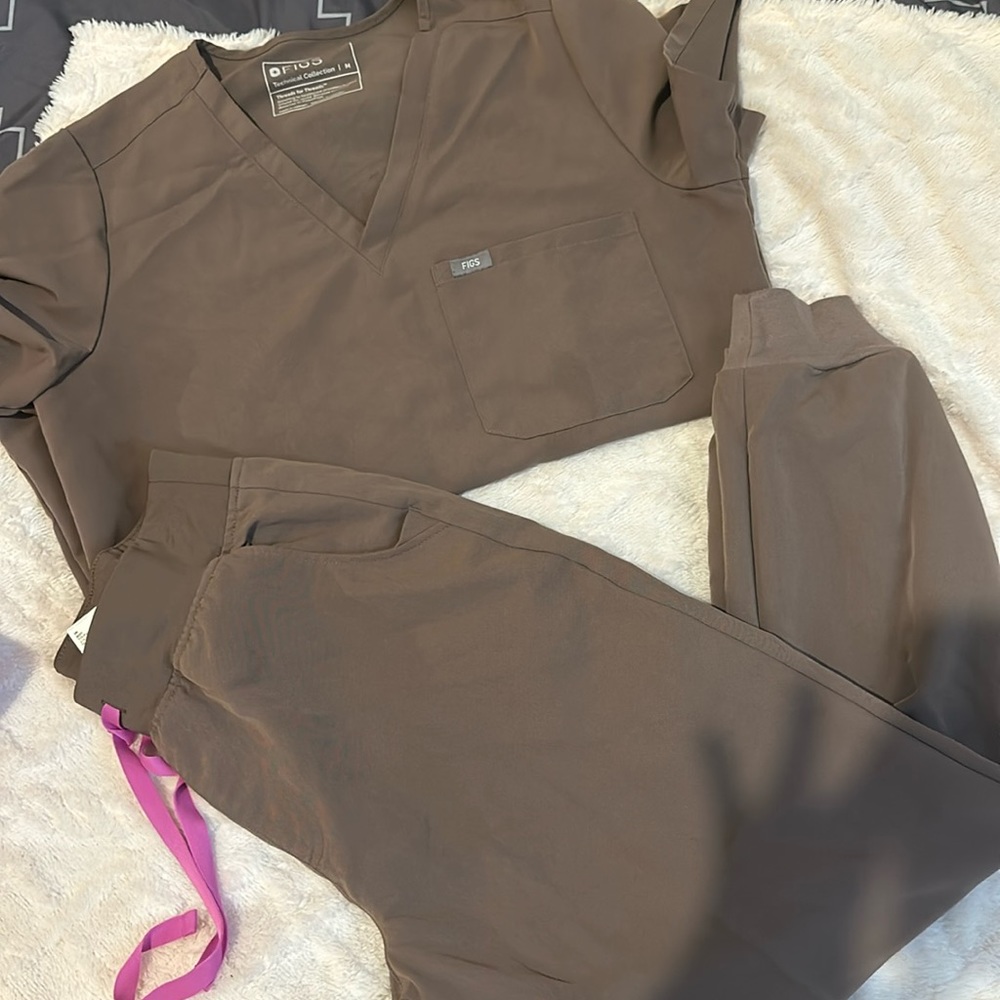 Figs scrub set!